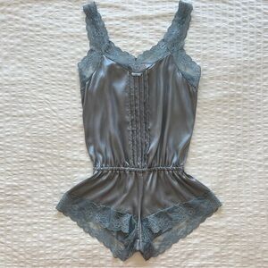 Elegant Lace Trim Satin Romper - Gray
